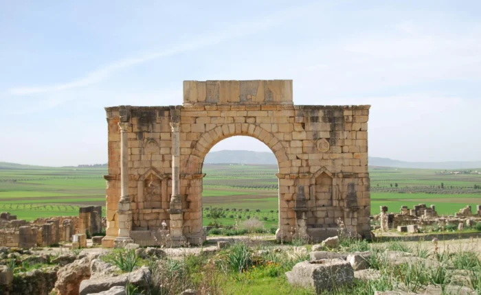 Arch of Caracalla in Volubilis Roman ruins – Arco de Caracalla en Volubilis, excursión desde Fez