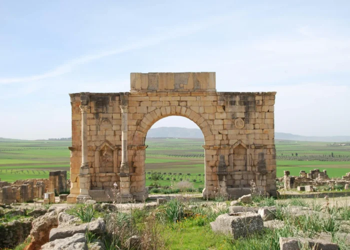 Arch of Caracalla in Volubilis Roman ruins – Arco de Caracalla en Volubilis, excursión desde Fez